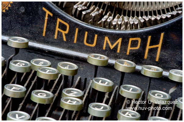 File:Triumph Typewriter.jpg