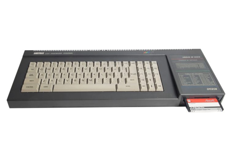 File:Amstrad CPC6128.jpg