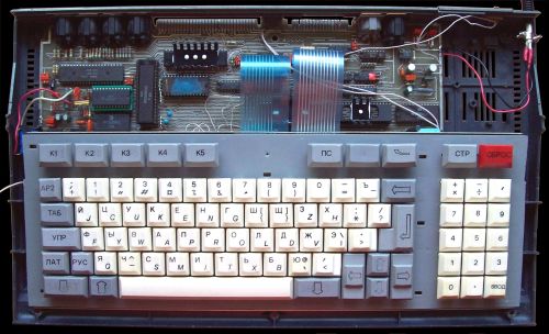 File:Deepfb-aleste-with-keyboard.jpg